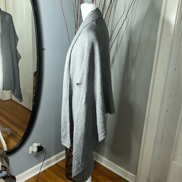 Gray Shrug cardigan with Soft Texture - Picture 5 of 5
